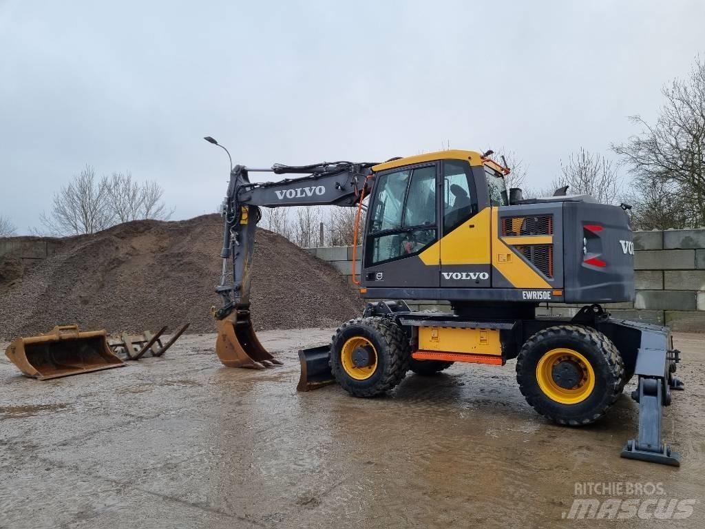 Volvo EWR 150 E Pelle sur pneus