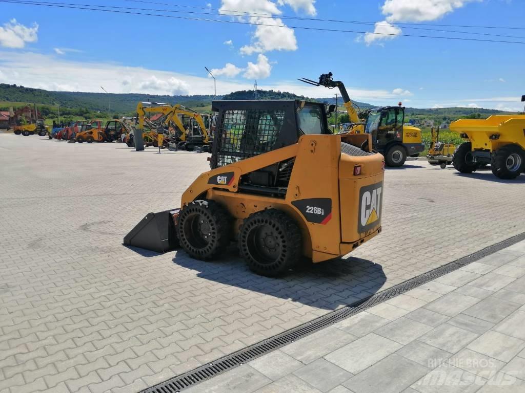 CAT 226 B 3 Chargeuse compacte