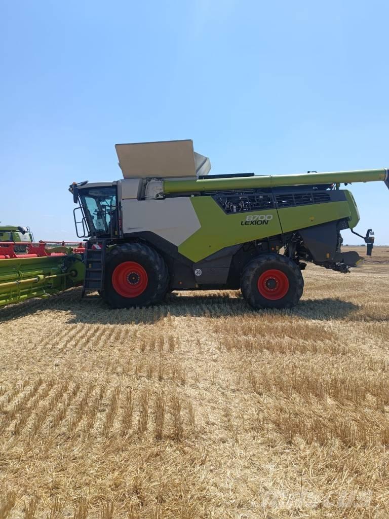 CLAAS Lexion 8700 Moissonneuse batteuse