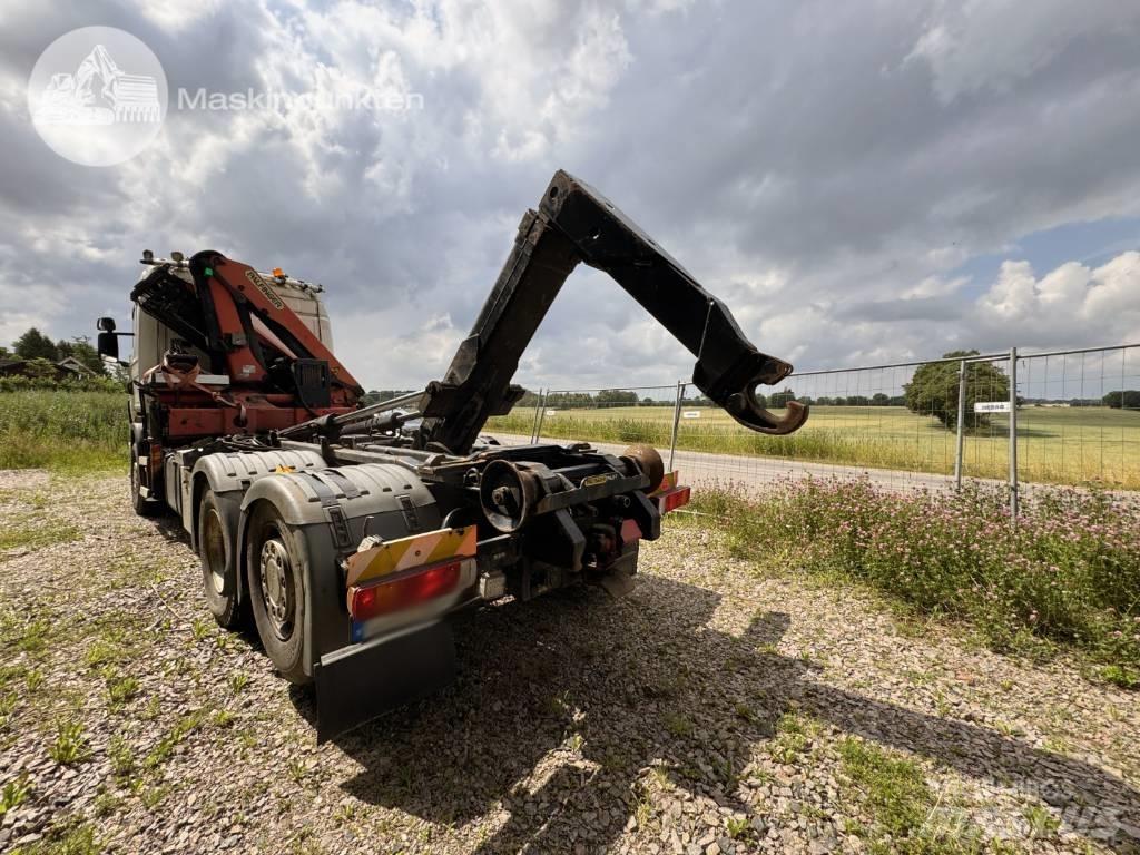 Scania R 420 LB Camion plateau ridelle avec grue