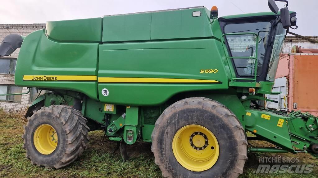 John Deere S 690 Moissonneuse batteuse