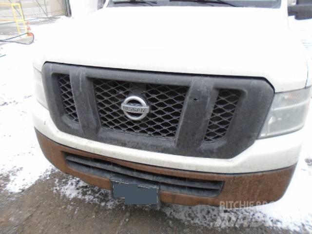 Nissan NV2500HD Camion Fourgon