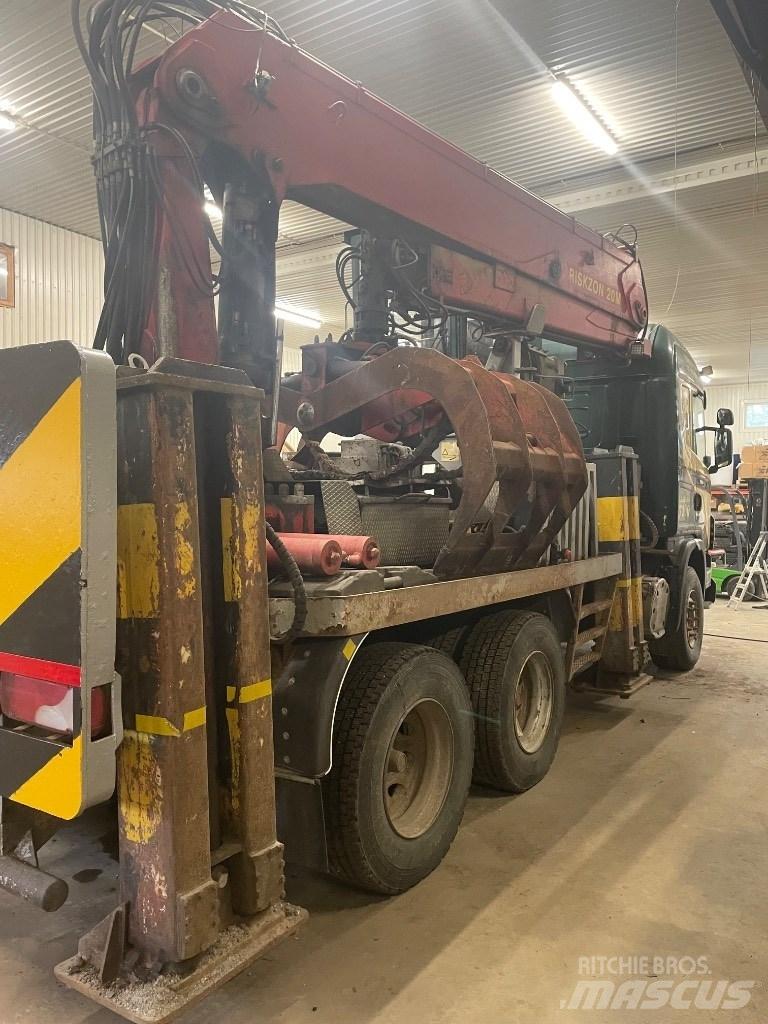 Scania G 420CB Camion plateau ridelle avec grue