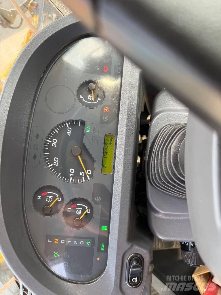 Komatsu WA 320-6 Chargeuse sur pneus