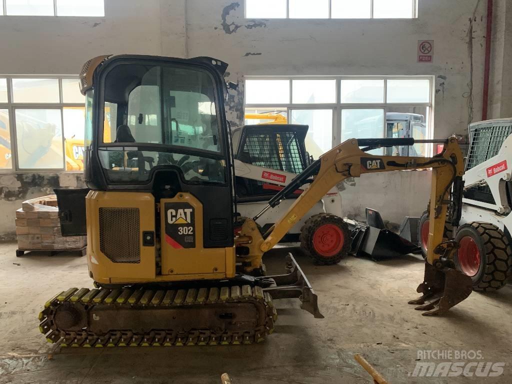 CAT 302 Pelle sur chenilles