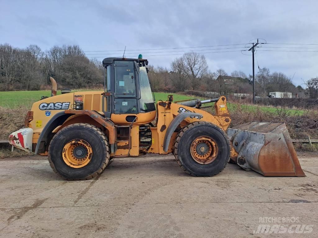 CASE 921 F Chargeuse sur pneus