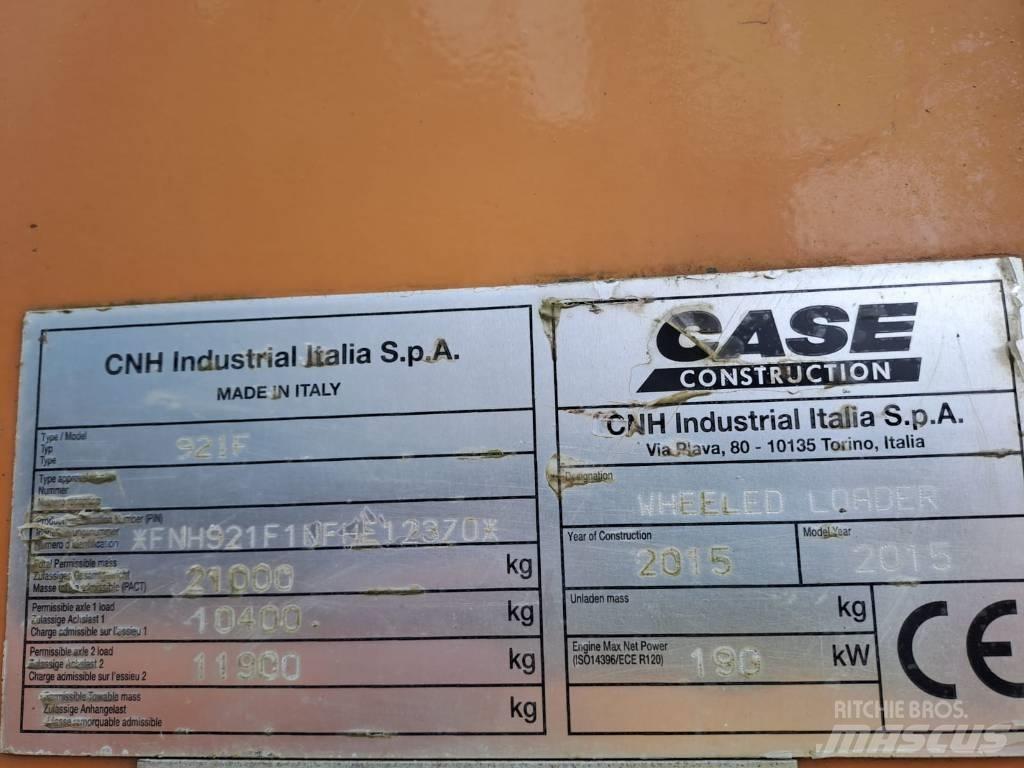 CASE 921 F Chargeuse sur pneus