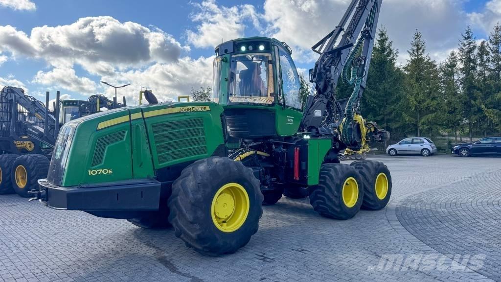 John Deere 1070 E Abatteuse