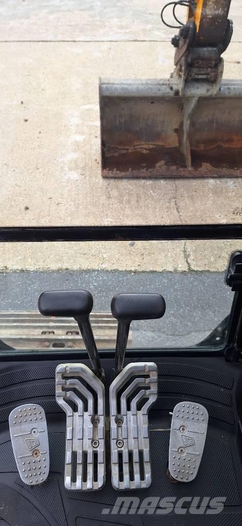 JCB JS 131 LC Pelle sur chenilles