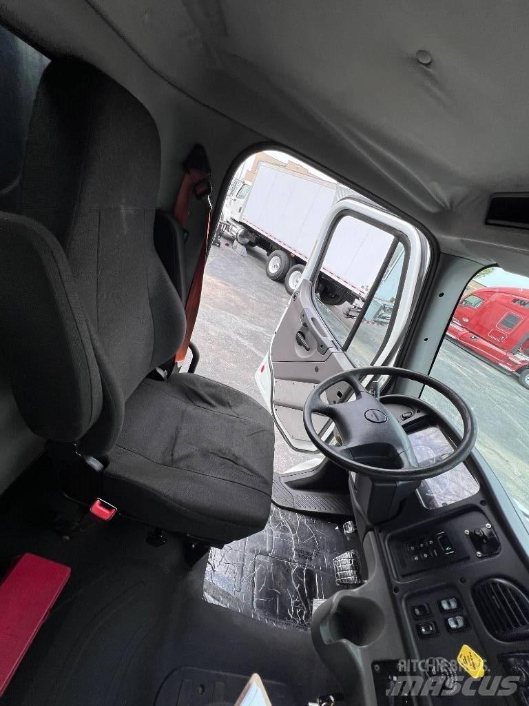 Freightliner M 106 Camion plateau
