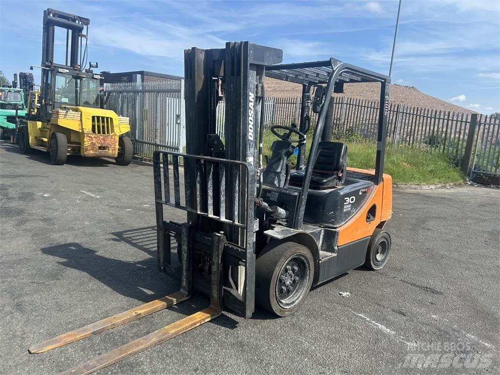 Doosan D30S-5 Chariots diesel
