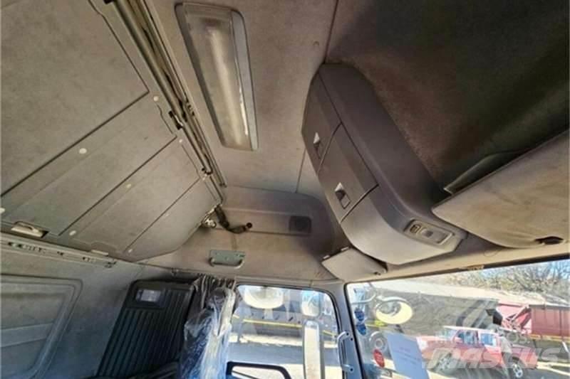 UD TRUCKS QUON Autre camion