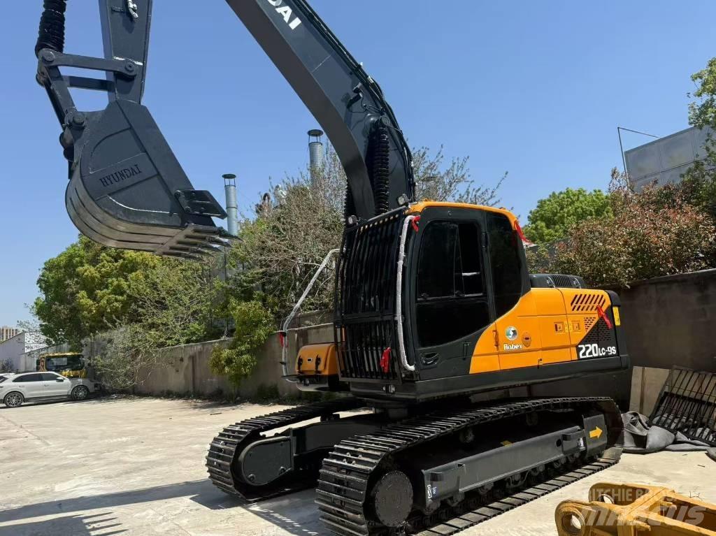 Hyundai R220LC-9S Pelle sur chenilles