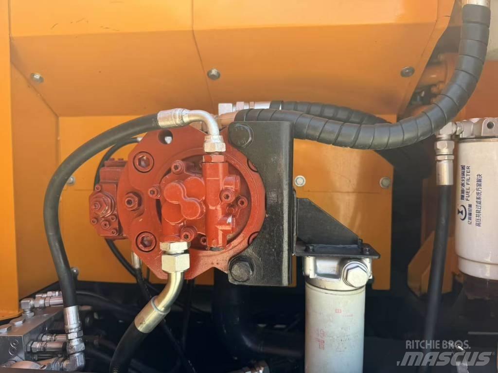 Hyundai R220LC-9S Pelle sur chenilles