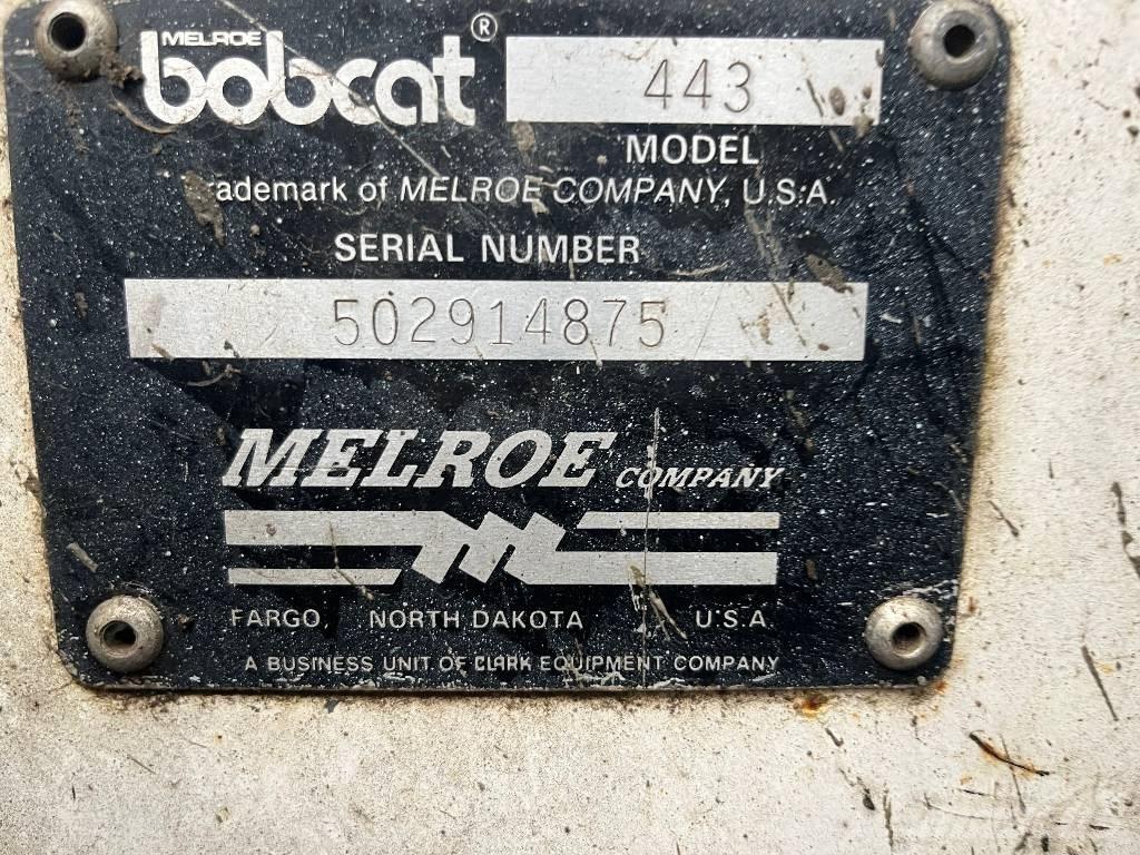 Bobcat 443      V-4129 Chargeur frontal, fourche