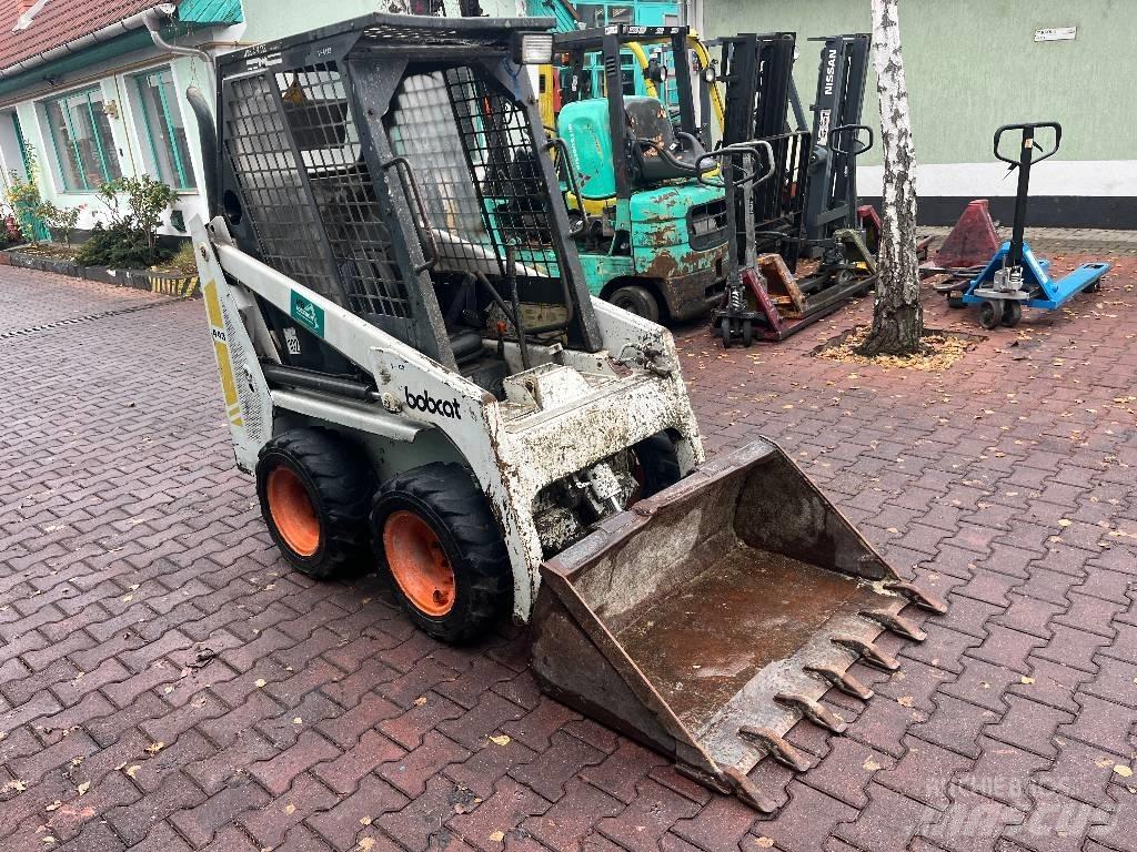 Bobcat 443      V-4129 Chargeur frontal, fourche