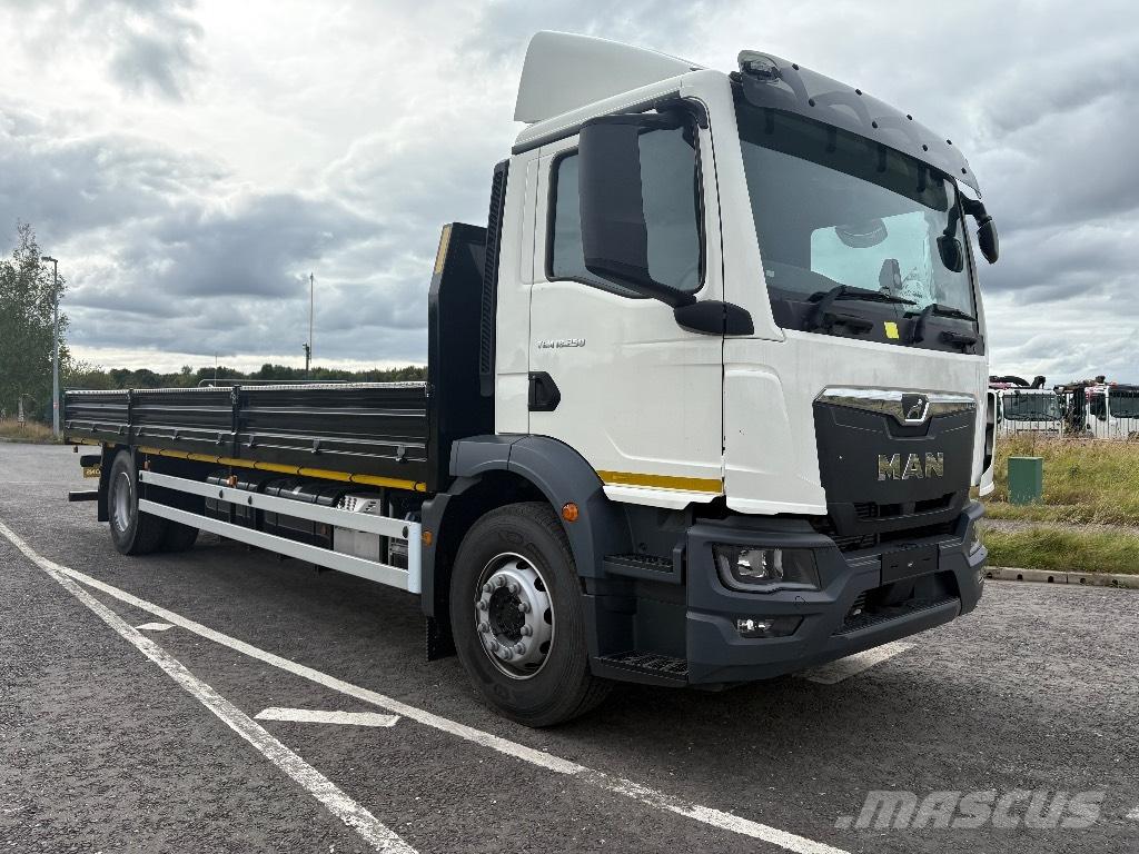 MAN TGM18.250 Camion plateau