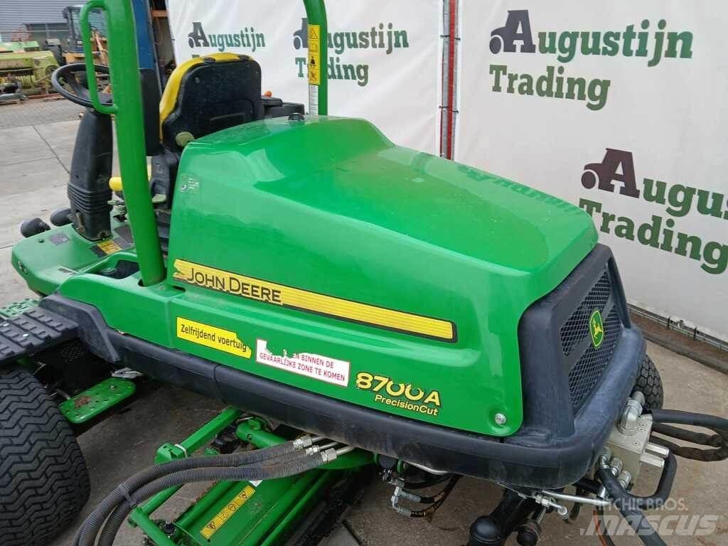 John Deere 8700 A Tondeuses montées