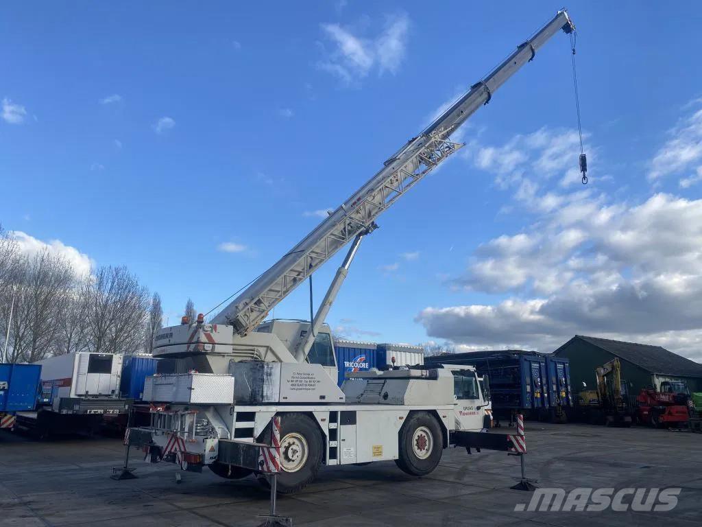 Liebherr LTM1030 Grues tout terrain
