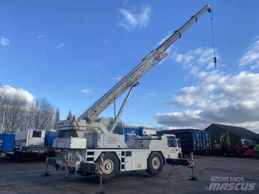 Liebherr LTM1030 Grues tout terrain