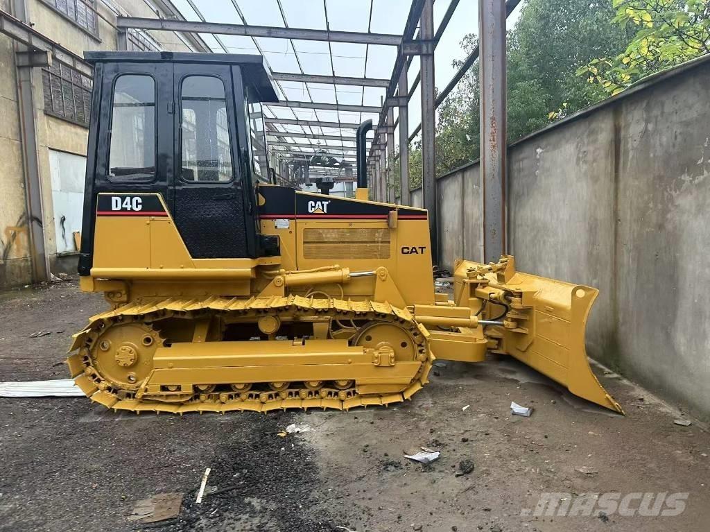CAT D 4 C Bouteurs sur chenilles