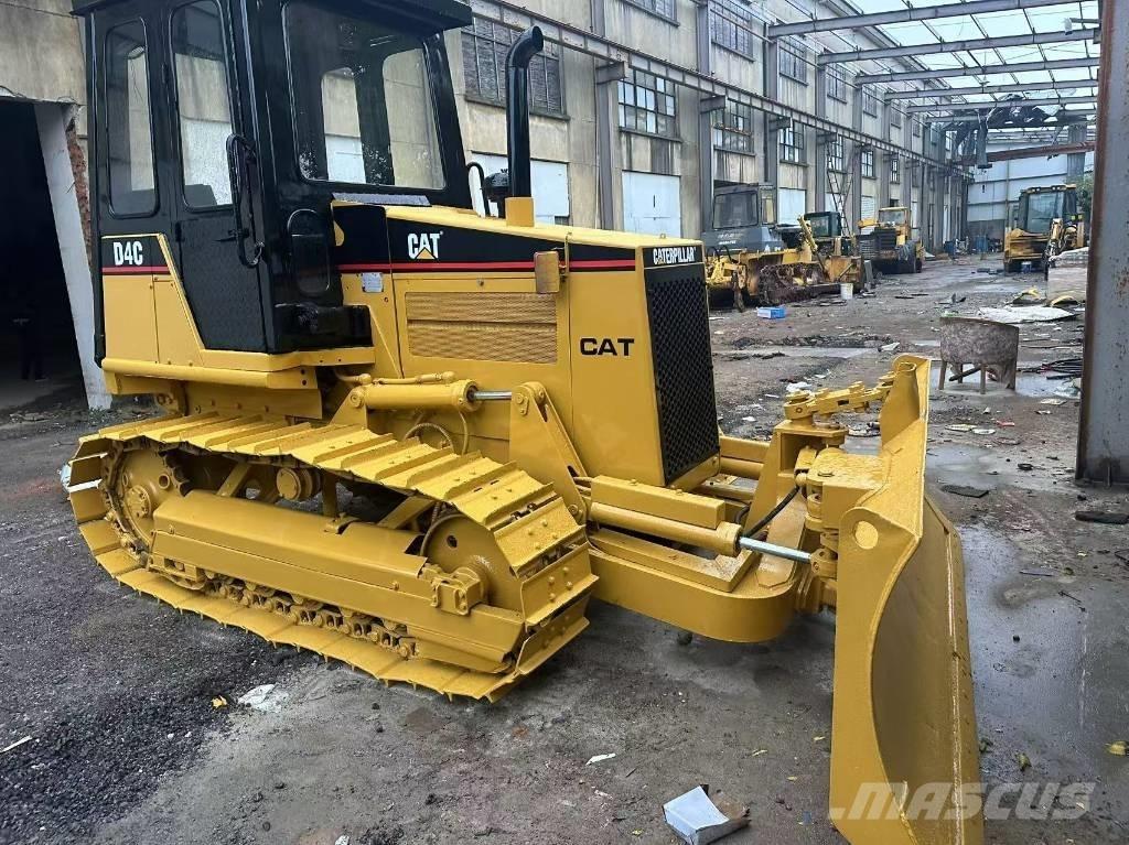 CAT D 4 C Bouteurs sur chenilles