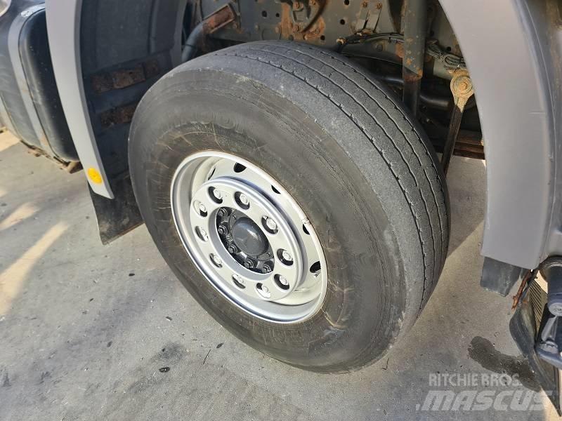 Mercedes-Benz DB2646 Camion ampliroll