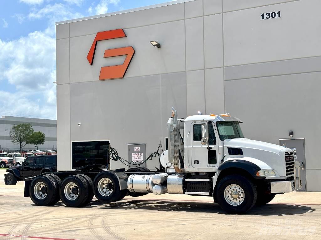 Mack Granite GU 813 Tracteur routier