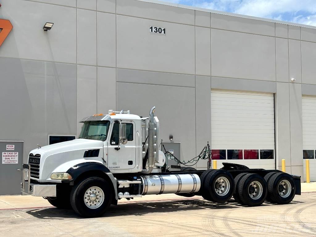 Mack Granite GU 813 Tracteur routier