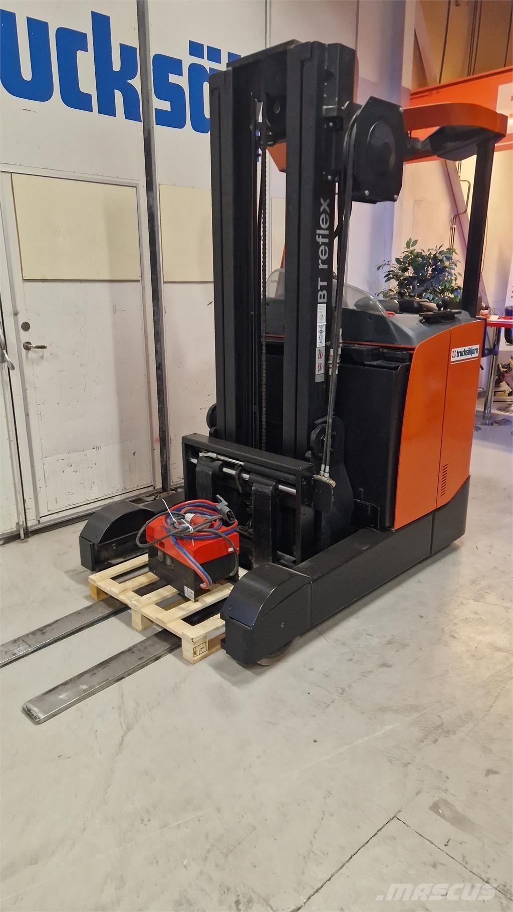 BT RRE200E Chariot à mât rétractable