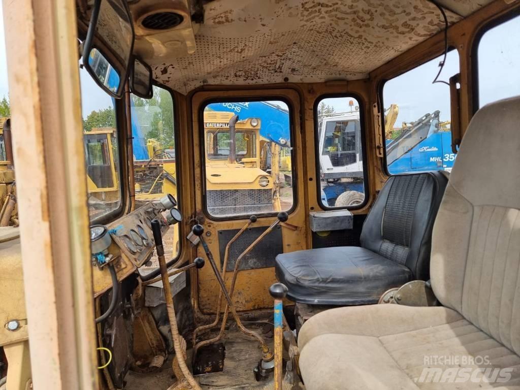 CAT T 130 Bouteurs sur chenilles