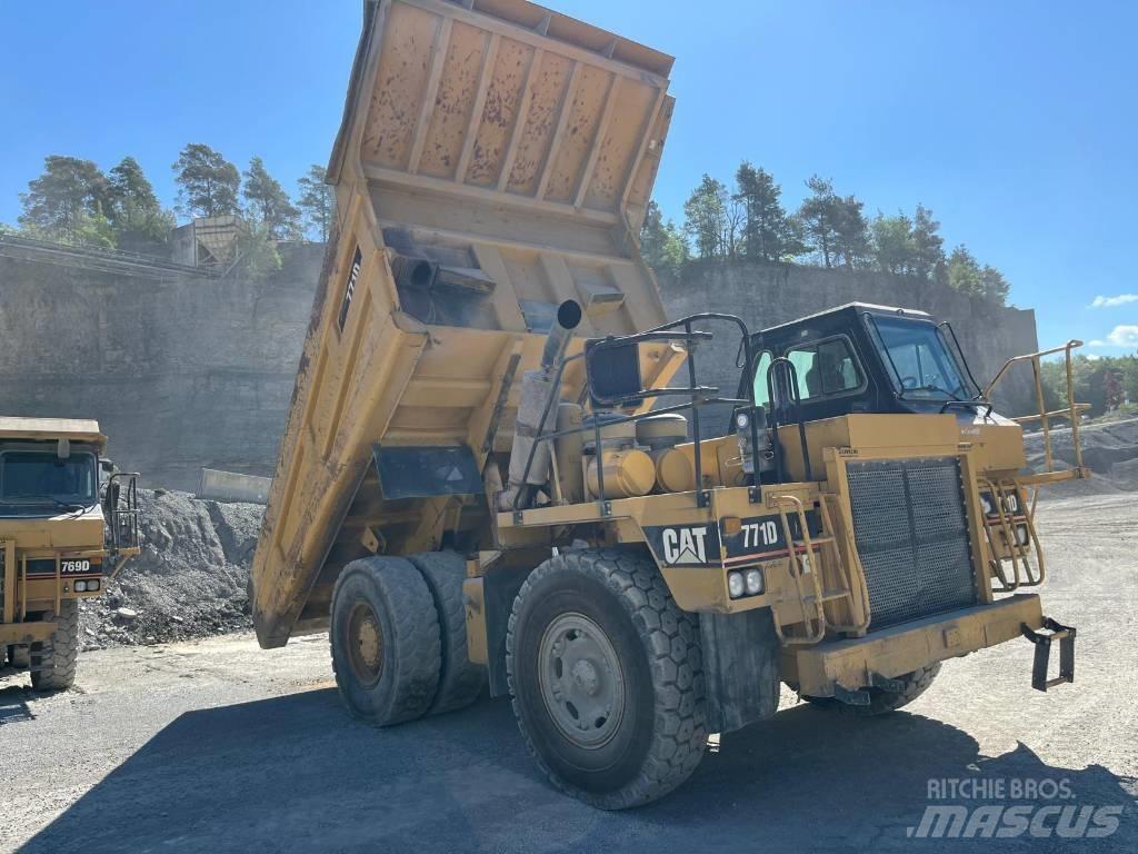CAT 771D Tombereau rigide