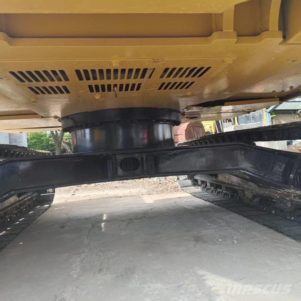 CAT 310 Pelle sur chenilles