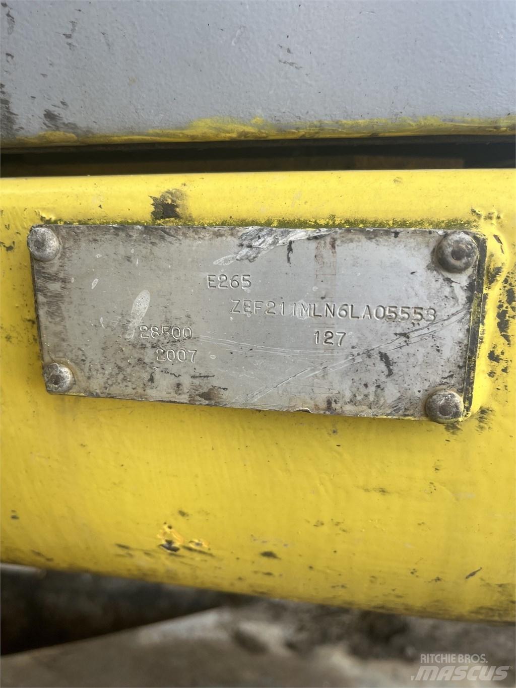 New Holland E 265 B Pelle sur chenilles