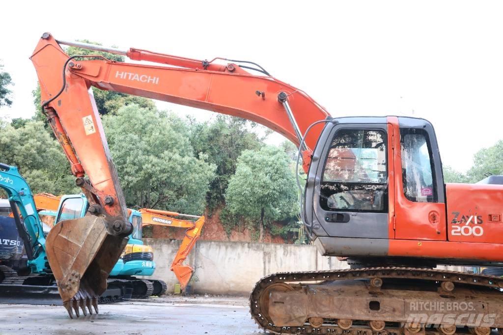 Hitachi ZX 200 LC-3 Pelle sur chenilles