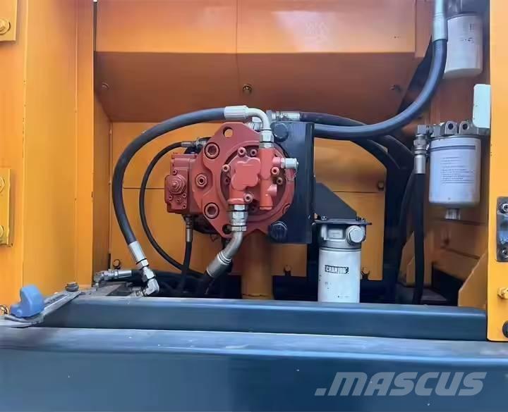 Hyundai R220LC-9S Pelle sur chenilles