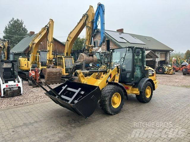 CAT  906M Chargeuse sur pneus