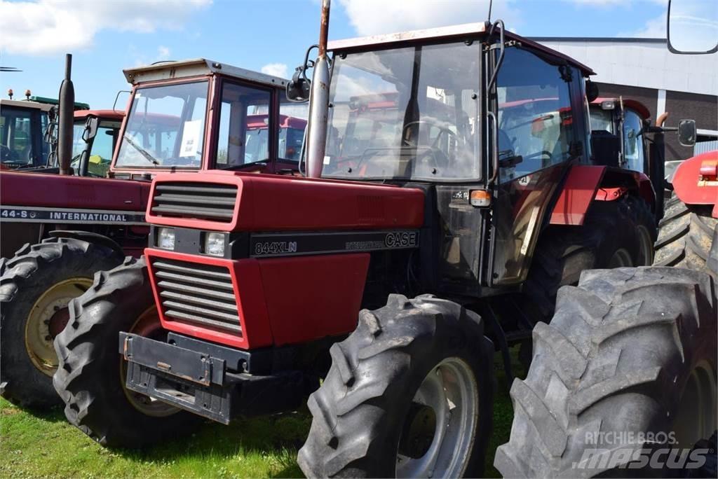 Case IH 844 XL Tracteur
