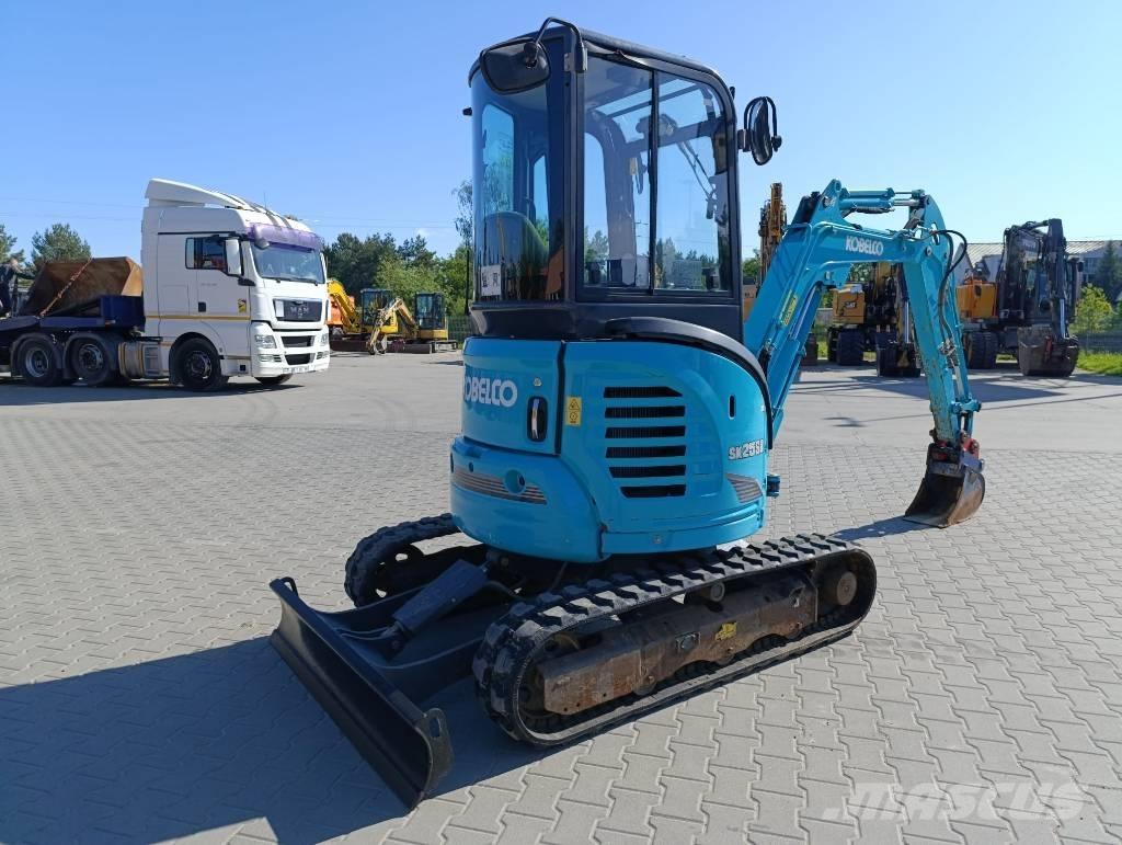Kobelco SK25SR-6 Mini pelle < 7t