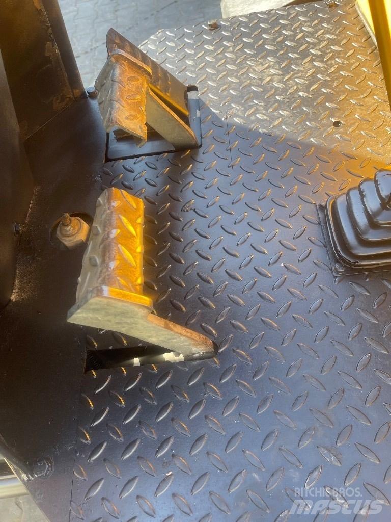 JCB TA 3 S Tombereau articulé