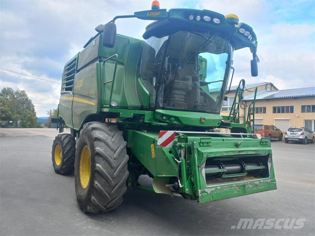 John Deere T670 HM Moissonneuse batteuse