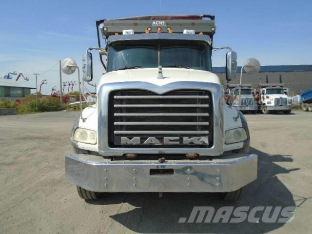 Mack GU813 Camion benne