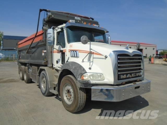 Mack GU813 Camion benne