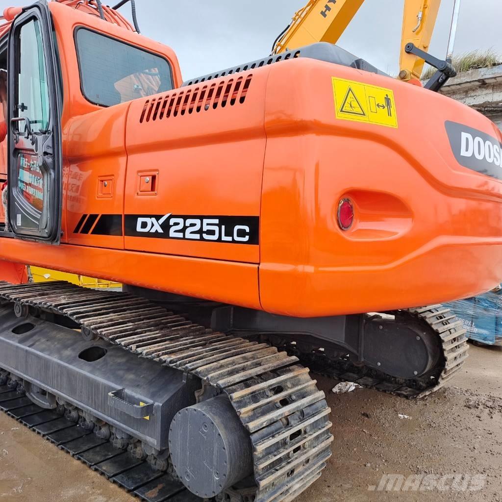Doosan DX 225 LC Pelle sur chenilles