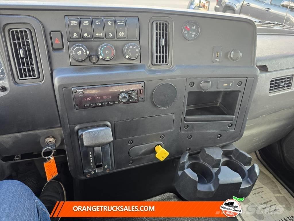 International MV607 Camion plateau