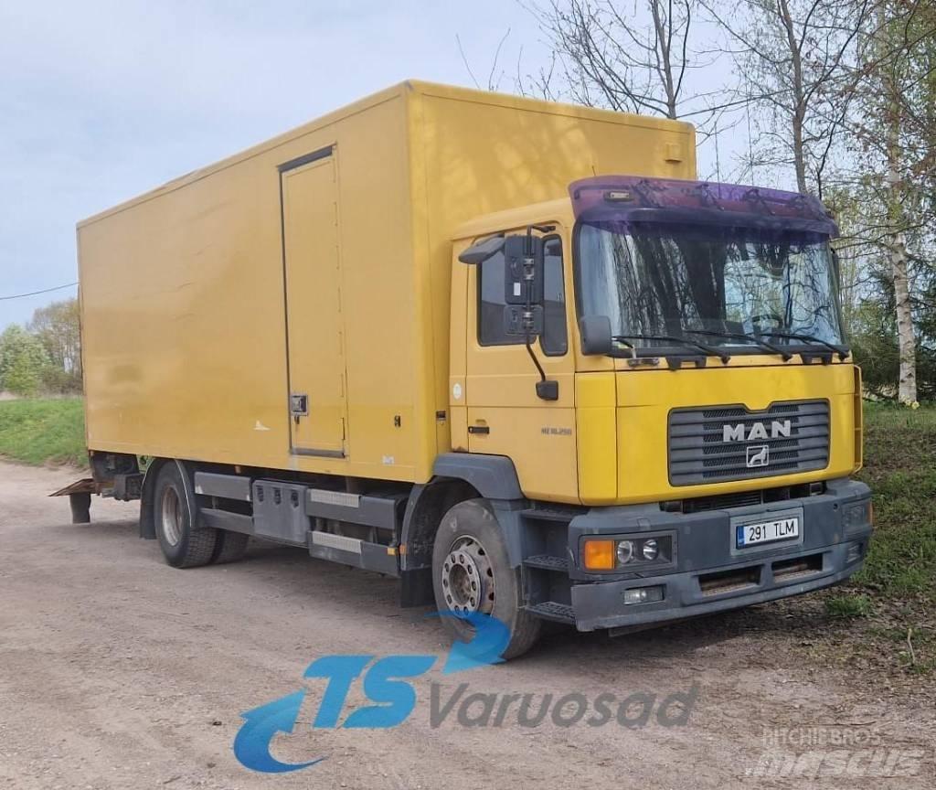 MAN ME 18.250 4x2 BL Camion Fourgon