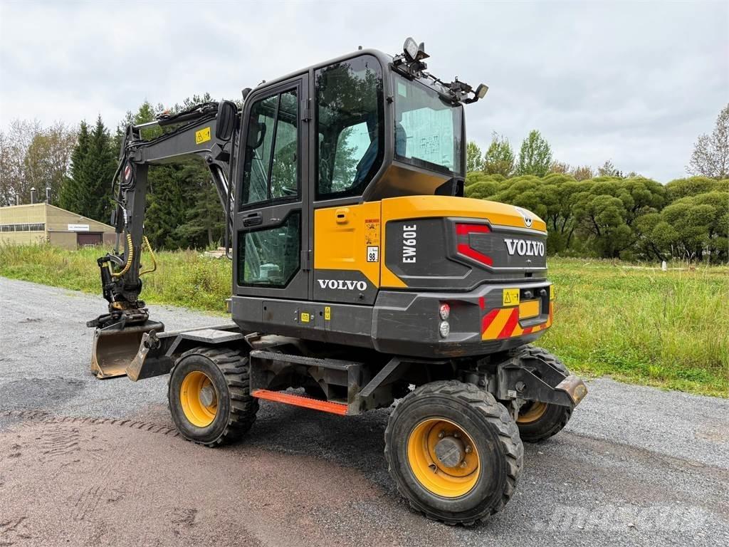 Volvo EW60 E Pelle sur pneus