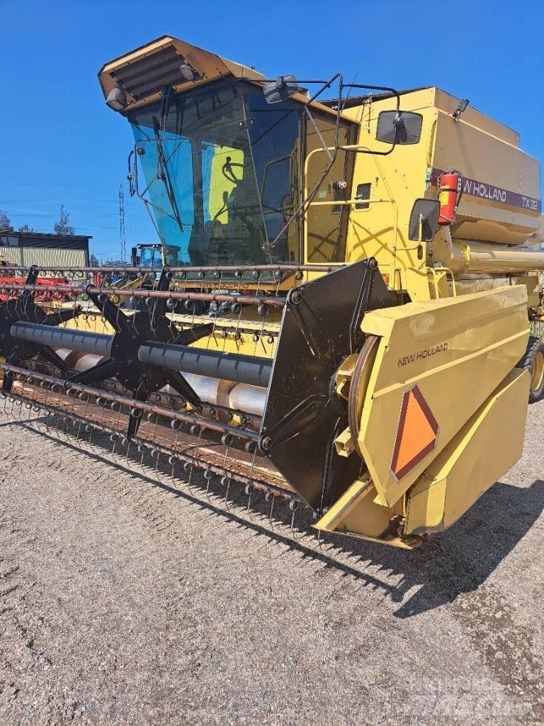 New Holland TX32 Moissonneuse batteuse