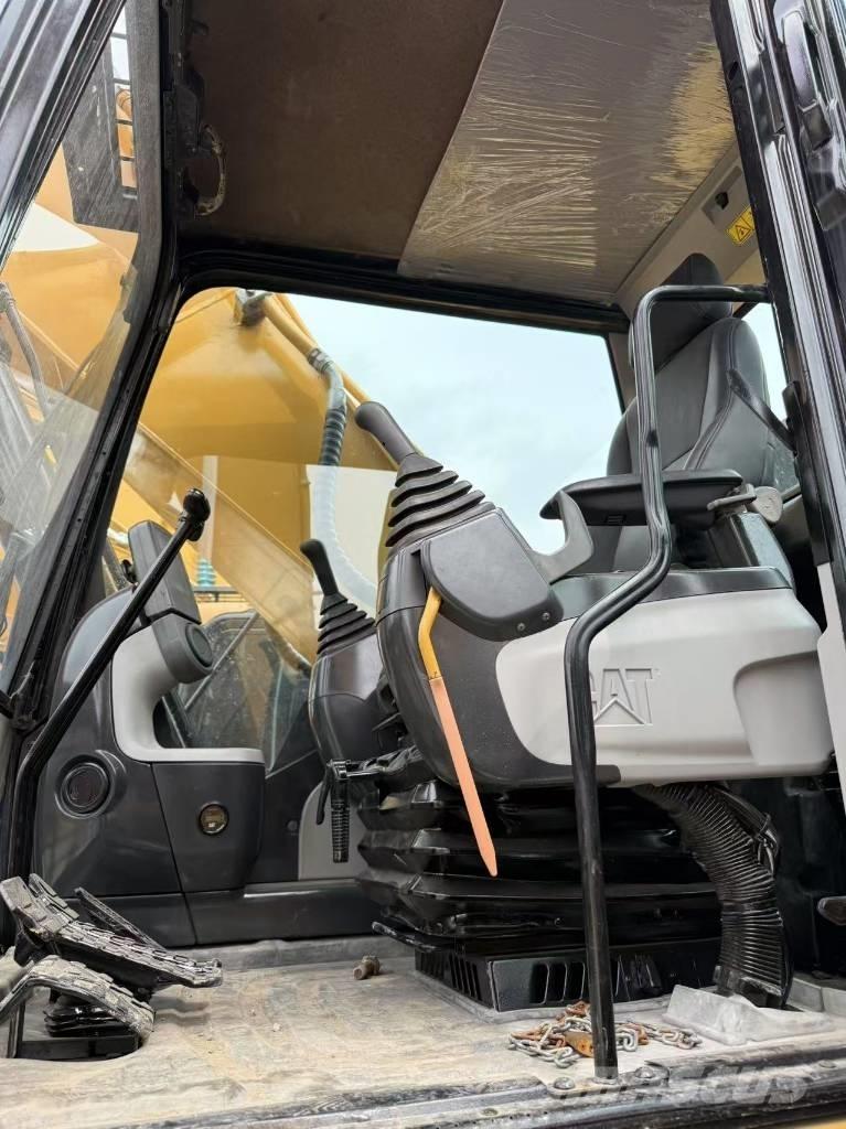 CAT 330 D L Pelle sur chenilles