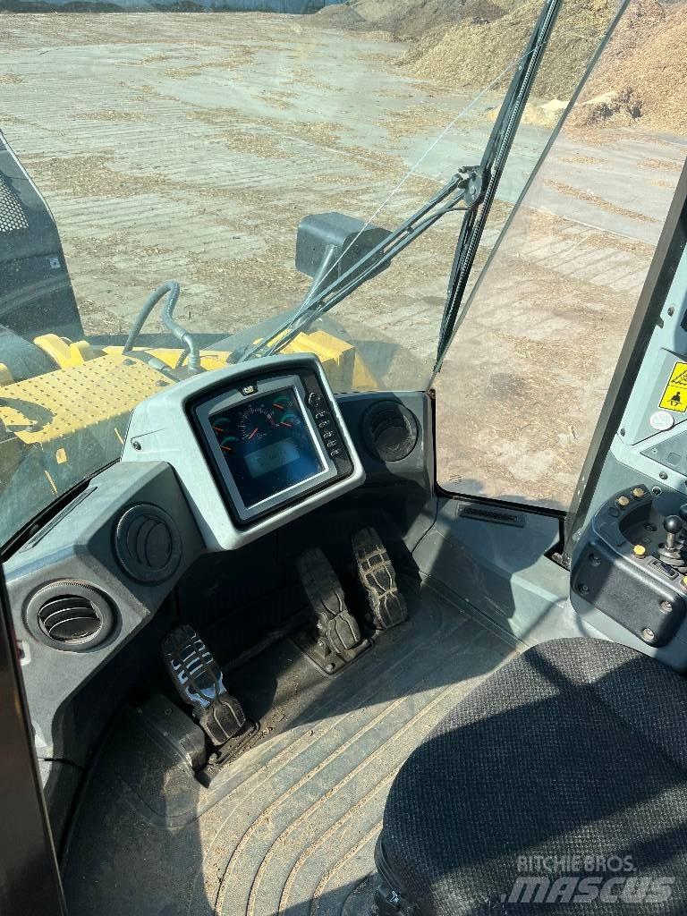 CAT 966K Chargeuse sur pneus